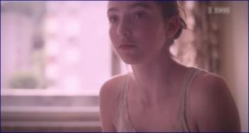 bloch-sitting-next-to-zoe-2013-hd-1080p-image-1-13.jpg