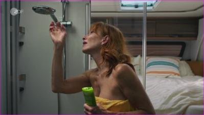 i-familie-bundschuh-s01e09-2025-hd-1080p-image-1-7.jpg