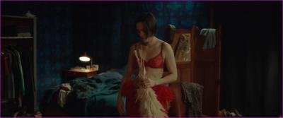 ier-jehnny-beth-differente-2025-hd-1080p-image-1-7.jpg