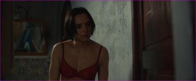 er-jehnny-beth-differente-2025-hd-1080p-image-1-14.jpg