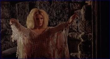 8053700_layla-roberts-beowulf-1999-720p-image-1-14.jpg
