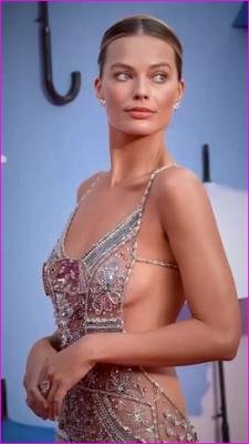 _margot-robbie-naked-dress-2025-hd-1080p-image-1-5.jpg