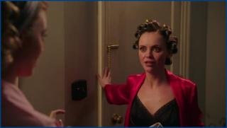 _christina-ricci-pan-am-s01e10-2011-2012-image-1-2.jpg