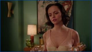 _christina-ricci-pan-am-s01e11-2011-2012-image-1-4.jpg