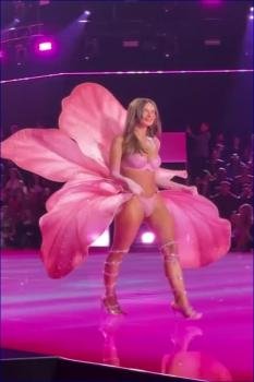 owski-victoria-s-secret-fashion-show-2025-hd-1080p.jpg