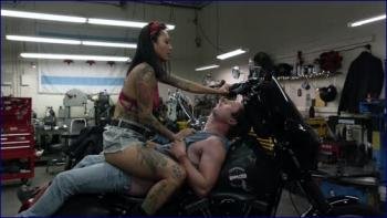 levy-tran-shameless-s08e05-2017-hd-1080p-image-1-9.jpg
