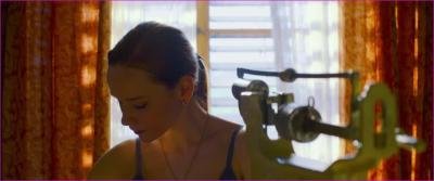 arova-aristokratka-ve-varu-2024-hd-1080p-image-1-4.jpg
