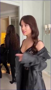 ith-jenna-ortega-for-valentino-ss23-2023-image-1-1.jpg