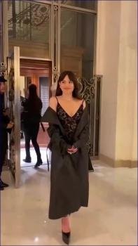 ith-jenna-ortega-for-valentino-ss23-2023-image-1-1.jpg