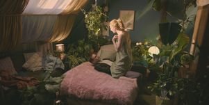 122887853_Easy_Girl_2025.mkv_20260602_084217.638.jpg