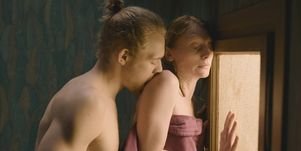 122887861_Easy_Girl_2025.mkv_20260602_084309.870.jpg