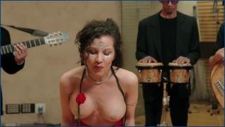 -sing-naked-cantar-desnuda-2025-hd-1080p-image-1-7.jpg