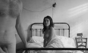 740087528_the-stranger-4k_1-1-14.jpg
