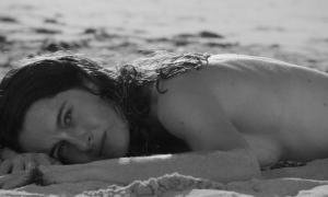 740087577_the-stranger-4k_1-1-20.jpg