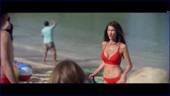 ackie-sandler-the-wrong-missy-2020-1080p-image-1-9.jpg