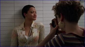 -bush-kenzie-elizabeth-kiersey-clemons-easy-s03e03.jpg