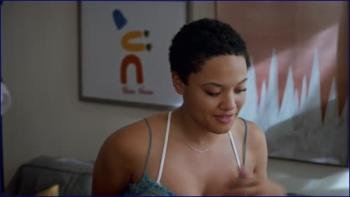 -bush-kenzie-elizabeth-kiersey-clemons-easy-s03e03.jpg