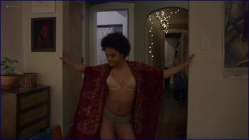 ey-clemons-jaz-sinclair-etc-easy-2017-s2e7-hd-1080.jpg