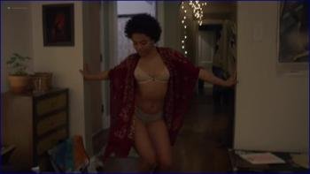 ey-clemons-jaz-sinclair-etc-easy-2017-s2e7-hd-1080.jpg
