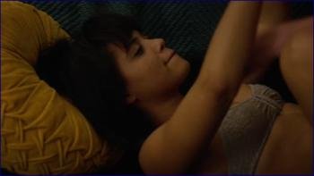 kiersey-clemons-easy-2016-s1e2-uhd-2160p-image-1-2.jpg