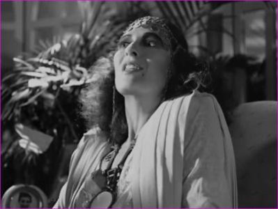 ley-singapore-sling-o-anthropos-pou-agapise-ena-pt.jpg