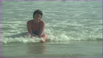 nne-chazel-etc-les-bronzes-1978-hd-1080p-image-1-7.jpg