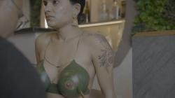 8254503_resmi-nair-body-art-mp4_snapshot_03-32-700.jpg