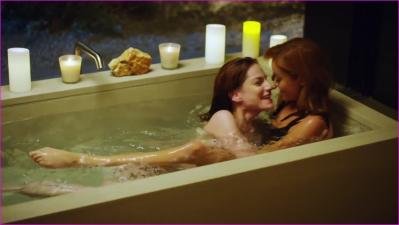 iana-gettinger-charlbi-dean-kriek-wedding-swingers.jpg