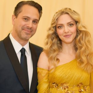 amanda-seyfried-thomas-sadoski-kb-square-200928.jpg