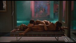 love-and-other-drugs_1.1.19_s.jpg